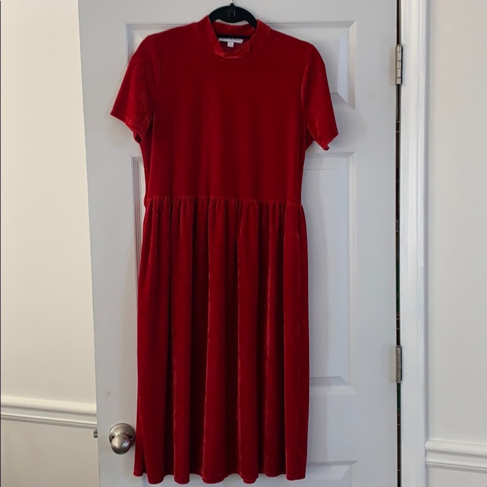 Velvet midi dress, perfect for holiday parties!